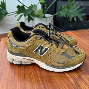 NWT Men’s New Balance 2002RD Olive Green